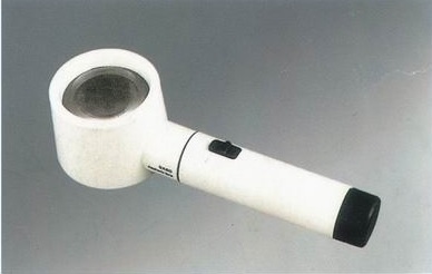 Lupa asférica iluminada